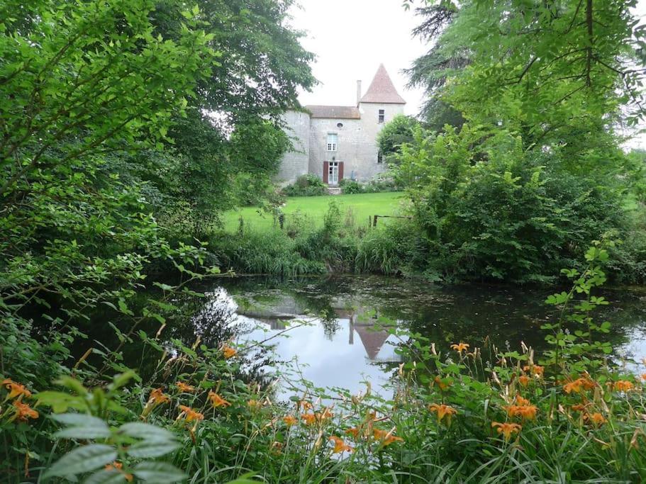 Chateau Barayre - Beautiful 12Th Century Castle With Pool And Large Garden Laussou Extérieur photo
