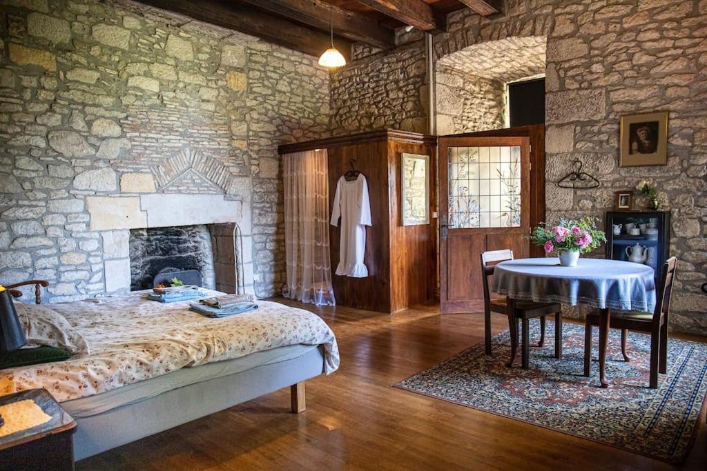 Chateau Barayre - Beautiful 12Th Century Castle With Pool And Large Garden Laussou Extérieur photo