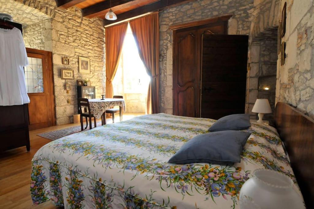 Chateau Barayre - Beautiful 12Th Century Castle With Pool And Large Garden Laussou Extérieur photo