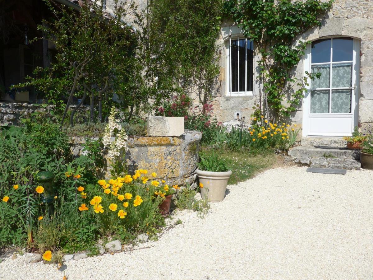 Chateau Barayre - Beautiful 12Th Century Castle With Pool And Large Garden Laussou Extérieur photo