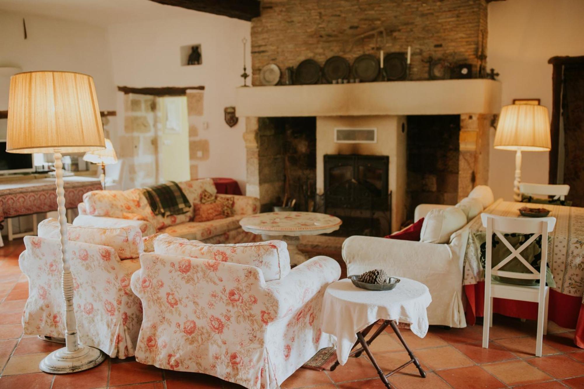 Chateau Barayre - Beautiful 12Th Century Castle With Pool And Large Garden Laussou Extérieur photo